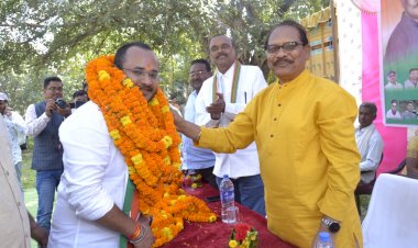 प्रतापपुर विधानसभा युथ कांग्रेस अध्यक्ष सुमन्त गुप्ता का  विजय जुलूस , युथ कांग्रेस ने निकाला नगर में रैली , शिक्षा मंत्री ने दी शुभकामनाए