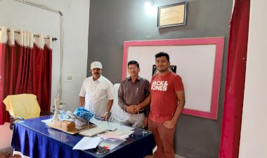 अधूरे सड़क निर्माण एवं नाली निर्माण से परेशान लखनपुर व्यापारी एवम आम नागरिक