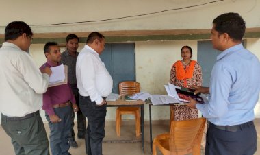CG:रोल आब्जर्वर एवं उपायुक्त ने किये मतदान केन्द्रों का निरीक्षण..साजा विधानसभा क्षेत्र के मतदान केन्द्रों का निरीक्षण किये..इस दौरान साजा तहसीलदार शुक्ला रहे उपस्थित