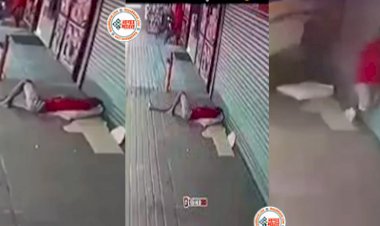 Viral Video Today: फुटपाथ पर लेटा शख्स तभी एक तेज रफ्तार कार उसके पास आ जाती है.....चैन की दो मिनट नींद भी नही सो पाया बेचारा- देखें वीडियो...
