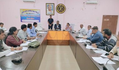 CG:मुख्यमंत्री के सलाहकार ने रीपा योजना के संबंध में लिए बेमेतरा में बैठक...राखी गौठान का किये निरीक्षण.... बेमेतरा जिले में रीपा के लिए जनपद पंचायत बेमेतरा के अन्तर्गत गांगपुर (ब) एवं झालम ...जनपद साजा के अन्तर्गत ग्राम राखी एवं ओड़िया, नवागढ़ के अन्तर्गत अमलडीहा एवं मोहतरा....जनपद पंचायत बेरला के अन्तर्गत सांकरा एवं रामपुर (भांड़) का चयन किया गया है