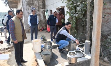 CG- EE पर भडक़े कमिश्नर: काम की धीमी गति देख बोले- सिर्फ पर्यटन स्थल घूमने में ही न रहें व्यस्त, पर्यटन स्थल है लेकिन काम करना पड़ेगा....