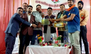 राज्य स्तरीय सम्मान समारोह सूरजपुर (अंबिकापुर) में सम्मानित हुआ छात्र युवा मंच छत्तीसगढ़ में सबसे सर्वाधिक रक्तदान शिविर 69 रक्तदान शिविर आयोजित किया