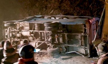 17 लोगों की मौत: दर्दनाक सड़क हादसा, बस हुई हादसे का शिकार, 15 से ज्यादा लोग घायल.....