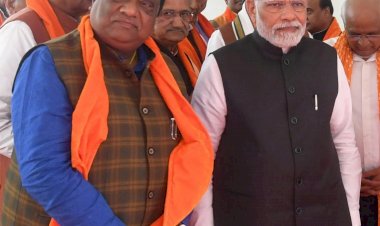 प्रधानमंत्री नरेंद्र मोदी से मिले नेता प्रतिपक्ष नारायण चंदेल....