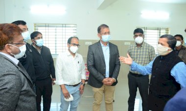 कलेक्टर ने मेडिकल कॉलेज अस्पताल के कोविड वार्ड का किया औचक निरीक्षण, आईसोलेशन वार्ड, ऑक्सीजन सप्लाई, मेडिकल स्टाफ और दवाईयों की उपलब्धता का लिया जायजा