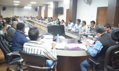 कलेक्टर संजीव झा ने डीएलसीसी और डीएलआरसी की समीक्षा बैठक में दिए निर्देश, केसीसी आवेदनों के निराकरण के लिए दो दिन के भीतर प्रस्तुत करें वर्क प्लान, 15 दिन के भीतर आवेदनों का करें निराकरण