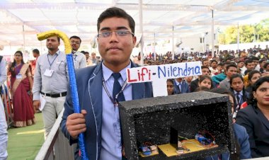 CG के स्टूडेंट का अनोखा आविष्कार: 11वीं के छात्र का लाई-फाई, वाई-फाई से भी फास्ट... 1 सेकंड में 228 जीबी तक डाउनलोड... वहीं थर्ड-आई दिव्यांगों के लिए मददगार होगा साबित......