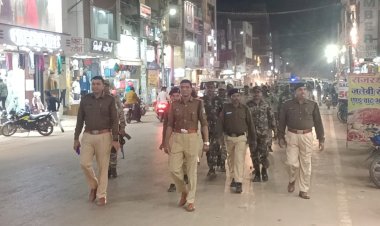 नववर्ष को लेकर बस्तर पुलिस एक्शन मोड में................... शहर के चप्पे-चप्पे पर बस्तर पुलिस की निगाह................. होटल ,लाज, बस स्टैंड ,रेलवे स्टेशन और प्रमुख बाजार पर विशेष निगरानी.................