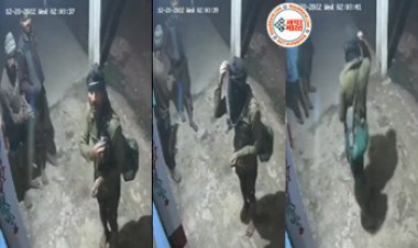 Chori Ka Video: एक साथ चार सोने की दुकान को लूटकर चोर हुए फरार, किया ऐसा की मजबूरन पुलिस को भी हटना पड़ा पीछे, कैमरे में कैद हुई सारी घटना- देखें वीडियो...