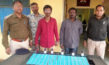 अवैध नशीली दवाईयों के तस्करी पर बस्तर पुलिस की लगातार कार्यवाही  जारी..................... होम गार्ड लाइन के पास में तस्करी करते पकड़े गये दो आरोपी........................ 720 नग अवैध नशीली टेबलेट और 6 नग नशीली सिरफ बरामद........................