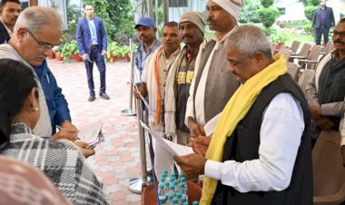 मुख्यमंत्री भूपेश बघेल से मिले राजस्व परिवर्तित वनग्रामों के प्रतिनिधिमंडल....सिहावा विधायक डाँ.लक्ष्मी ध्रुव के नेतृत्व में प्रतिनिधि मंडल सीएम आवास पहुंचे....