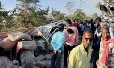 CG भीषण सड़क हादसा: ट्रैक्टर और स्कार्पियो में जबरदस्त टक्कर, दोनों गाड़ियों के परखच्चे उड़े, हादसे में 2 की दर्दनाक मौत,12 लोग घायल…