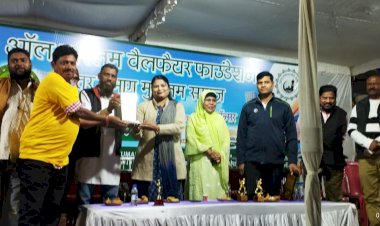 आयोजन समिति के अध्यक्ष हाजी वसीम अहमद के द्वारा मुख्य अतिथियो को किया 