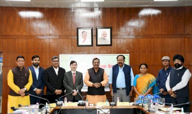 रायपुर मंडल के अंतर्गत सांसदों के साथ महाप्रबंधक, दक्षिण पूर्व मध्य रेलवे की बैठक का आयोजन, बैठक में यात्री सुविधाओं से संबंधित महत्वपूर्ण मुद्दों पर चर्चा हुई