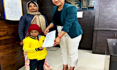 CG- 5 साल का नन्हा सिपाही: पिता के निधन के बाद दी गई बाल आरक्षक की नौकरी... SP ने दिए नियुक्ति पत्र....