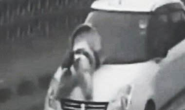 VIDEO: कार से टक्कर के बाद युवक को बोनट पर घसीटा... रौंदने की कोशिश... देखें CCTV वीडियो.....