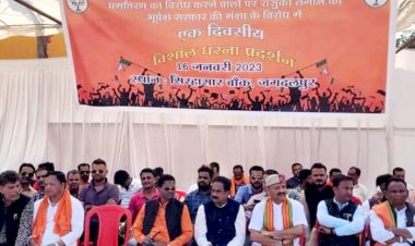 अवैध धर्मान्तरण एवं 31 जिले मे रासुका लगाने के खिलाफ किया गया भाजपा का धरना प्रदर्शन......