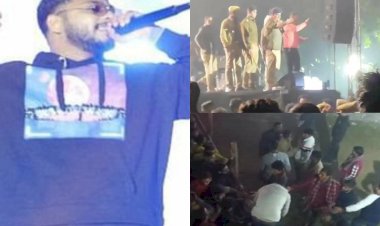 सिंगर रफ्तार के शो में हंगामा VIDEO: दर्शकों की भीड़ में फंसे रैपर रफ्तार... भीड़ हुई बेकाबू... तोड़ी बैरिकेडिंग... महिलाओं के सेक्शन में घुसी भीड़... छेड़खानी और बवाल पर पुलिस ने चलाई लाठी... बंद कराना पड़ा कार्यक्रम... देखें वीडियो.....