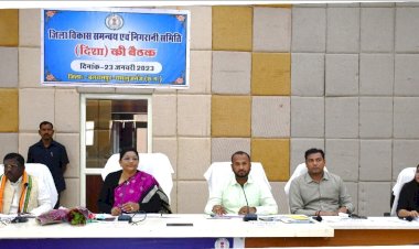 केन्द्र प्रवर्तित योजनाओं के बेहतर क्रियान्वयन हेतु अधिकारियों को दिये निर्देश : रेणुका सिंह