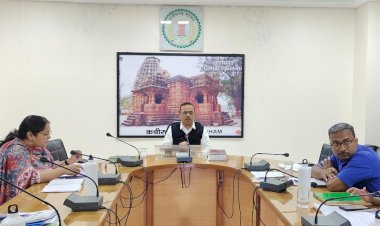 राजस्व प्रकरणों का समय-सीमा के भीतर शीघ्रता से निराकरण करें-कलेक्टर श्री जनमेजय महोबे
कलेक्टर ने एसडीएम, तहसीलदार और नायब तहसीलदार को शो-काज नोटिस करने के निर्देश दिए
कलेक्टर ने राजस्व अधिकारियों की बैठक ली