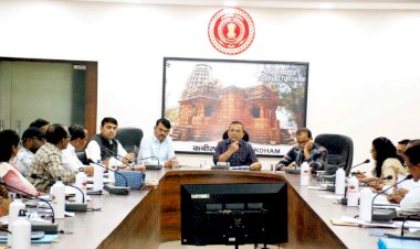 भवनों के अवैध निर्माण कार्यों का नियमितिकरण के लिए चलेगा अभियान
 कलेक्टर ने सभी एसडीएम एवं नगरीय निकाय अधिकारियों को अवैध निर्माण के नियमितिकरण पर जोर देने के निर्देश दिए