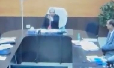 गालीबाज IAS VIDEO: आईएएस अधिकारी ने बीच मीटिंग में डिप्टी कलेक्टर को दी गाली... जमकर कहे अपशब्द... देखें वीडियो.....