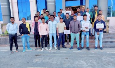 शिवप्रसादनगर रेलवे स्टेशन में ट्रेन स्टॉपेज व स्टेशन में सुविधा विस्तार करने हेतु ग्रामीणों ने कलेक्टर को सौंपा ज्ञापन...