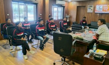 पुलिस अधीक्षक सूरजपुर ने मार्शल आर्ट में उत्कृष्ट प्रदर्शन कर मेडल अर्जित करने वाले छात्र-छात्राओं को दी शुभकामनाएं...