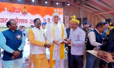 महोत्सव से कला, संस्कृति, पर्यटन व रोजगार को मिलेगा बढ़ावा - श्री सिंहदेव

तीन दिवसीय मैनपाट महोत्सव का हुआ रंगारंग समापन

जनजाति समाज प्रमुखों को किया गया सम्मानित