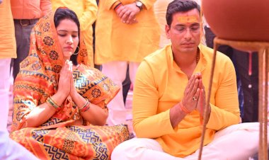 धर्मपत्नी के संग महादेव की आराधना कर महामृत्युंजय का जाप किए विधायक देवेंद्र, शहरवासियों के सुख शांति और समृद्धि की कामना...…