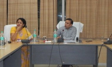 CG- अधिकारियों को नोटिस: बैठक से गायब तीन सहायक आयुक्तों को कारण बताओ नोटिस जारी करने के निर्देश... कमिश्नर बोले- लापरवाही नहीं की जाएगी बर्दाश्त......