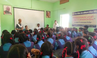 CG:शासकीय पूर्व माध्यमिक शाला भैंसा में विधिक जागरूकता शिविर का आयोजन कर बच्चों को दी कानून की जानकारी