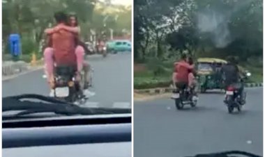 खुल्लम-खुल्ला प्यार VIDEO: बाइक पर सरेराह रोमांस... चलती बुलेट पर KISS... कपल ने यातायात नियमों की उड़ाई धज्जियां... देखें बीच सड़क बुलेट पर रोमांस का वीडियो.....