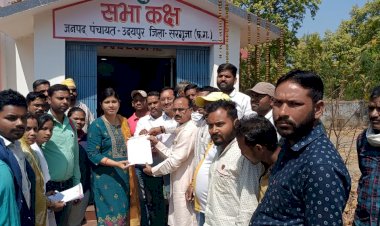 Uadaipur News : भाजपा एनजीओ प्रकोष्ठ जिला संयोजक कैलाश मिश्रा के नेतृत्व में उदयपुर एवं लखनपुर के बुनियादी समस्याओं को लेकर 15 बिंदु में कलेक्टर के नाम एसडीएम शिवानी जायसवाल को ज्ञापन सौंपा है। जिसमें एक माह में निराकरण नहीं कराए जाने पर उग्र आंदोलन करने की चेतावनी भी दिया है