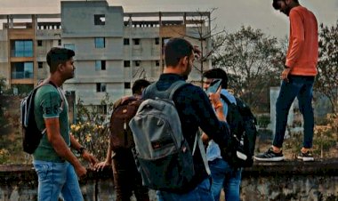CG मौत से पहले का LIVE VIDEO : कॉलेज की बिल्डिंग में चढ़कर युवक दोस्तों के साथ बना रहा था Reels…फिर जो हुआ….देखे मौत से पहले का वीडियो…