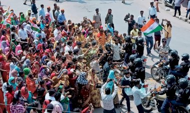 दिल्ली के इंडिया गेट से 75 बुलेट पर निकली सीआरपीएफ की महिला कमांडो धमतरी पहुंची नगर निगम की ओर से भव्य स्वागत किया गया...