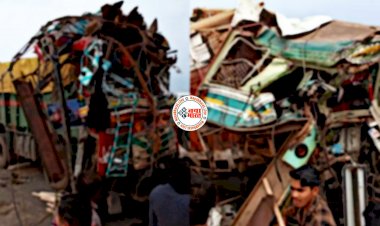 CG- 2 लोगों की दर्दनाक मौत: तेज रफ्तार दो ट्रकों के बीच आमने-सामने भिड़ंत... हेल्पर और ड्राइवर की मौके पर ही गई जान... दूसरे का चालक गंभीर…वाहनों के उड़े परखच्चे.....