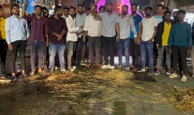 सरगुजा NSUI के द्वारा प्रधानमंत्री नरेंद्र मोदी का पुतला फूंका गया
