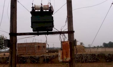 CG ब्रेकिंग : भाजयुमों नेता ने अधीक्षणयंत्री भानपुरी को सौंपा ज्ञापन : भानपुरी में विगत  7 दिनों से बिजली गुल का मामला सामने निकल कर आ रहा है...... ट्रांसफार्मर खराब होने की बात पता चला है...... किसान और परीक्षार्थियों को परेशानियों का सामना करना पड़ रहा है...... जल्द कार्यवाही नही हुई तो धरना प्रदर्शन की दी चेतवानी......