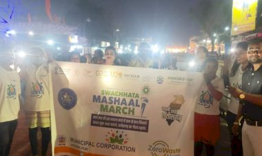 राम नवमी के पावन पर्व पर बुधवार  संध्या दंतेश्वरी माई के मंदिर प्रांगण से  विशाल मशाल रैली (इको फ्रेंडली) मोबाइल की लाइट जला कर निकाला गया