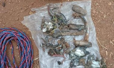 CG ब्रेकिंग : थाना कुकड़ाझोर क्षेत्रान्तर्गत ग्राम कोड़कानार-ताड़ोनार के मध्य में नक्सलियों के द्वारा मुख्यमार्ग को बाधित किया गया...... पुलिस बल एवं आम जनता को नुकसान पहुचाने की नीयत से आई.ई.डी. लगाया गया...... बांसलाटा मुख्यमार्ग में 01 नग प्रेसर रिलीज आई.ई.डी. बम मिला...... सुरक्षात्मक मानकों का पालन करते हुए बी.डी.एस. टीम के द्वारा आई.ई.डी. बम को मौके पर नष्टीकरण की कार्यवाही किया गया......