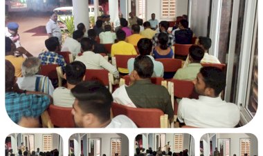 CG:बेमेतरा कलेक्टर व एसपी ने ग्राम बिरनपुर में शांति व्यवस्था बनाए रखने के लिए समाज के प्रतिनिधियों और संगठन प्रमुखों का लिए बैठक...ग्राम पंचायत बिरनपुर में धारा 144 लागू.. बैठक साजा रेस्ट हाऊस में रखा गया था बैठक..आज छत्तीसगढ़ बंद विश्व हिंदू परिषद द्वारा