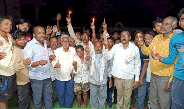 ग्रामीण समाज बेलरगांव के द्वारा मोमबत्ती जलाकर भुनेश्वर साहू को दी श्रद्धांजलि....