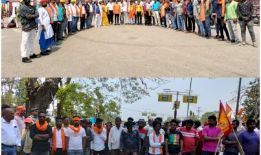 CG ब्रेकिंग : छत्तीसगढ़ मे लगातार हिंदू विरोधी गतिविधि,हिंदू भाई भुनेश्वर की हत्या के विरोध मे विहिप बजरंगदल समस्त हिंदू समाज के नेतृत्व मे बस्तर बंद व राष्ट्रीय राजमार्ग मे किया चक्का जाम......