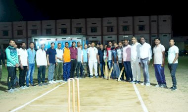 Lakhanpur News : शानदार सफलता पूर्वक क्रिकेट प्रतियोगिता का आयोजन लखनपुर में प्रशासनिक अधिकारियों और वरिष्ठ नागरिक एवं व्यापारी बंधुओं के बीच में