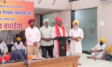 बैसाखी पर्व गुरुद्वारा पहुंच मथ्था टेक लोगों को बधाई दी संसदीय सचिव रेखचंद जैन ने......