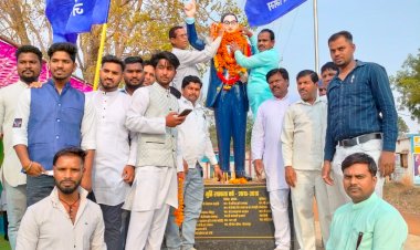 पचपेड़ी में बड़े ही हर्षोल्लास के साथ मनाया गया संविधान निर्माता बाबा भीमराव अंबेडकर जयंती क्या क्या बाते बताई दिलीप लहरिया ने बाबा के विषय में जाने पढ़े पूरी खबर