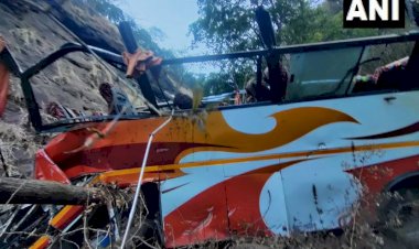 Raigad Bus Accident: तेज रफ्तार बस 200 फीट गहरी खाई में गिरी,मचा कोहराम...12 यात्रियों की मौत,कई घायल.....