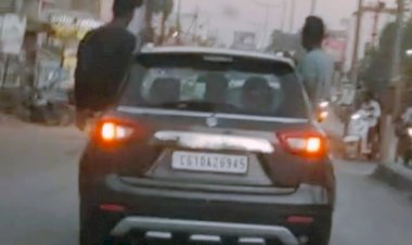 कार स्टंट VIDEO: युवकों का चलती कार में खतरनाक स्टंट,कार में जानलेवा स्टंट करना पड़ा भारी…VIDEO वायरल हुआ तो पुलिस ने युवकों के खिलाफ की ये कार्रवाई...देखें वीडियो...